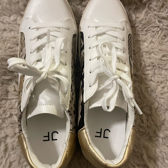 NWOT Just Fab Snakeskin with Stars - Picture 5 of 5